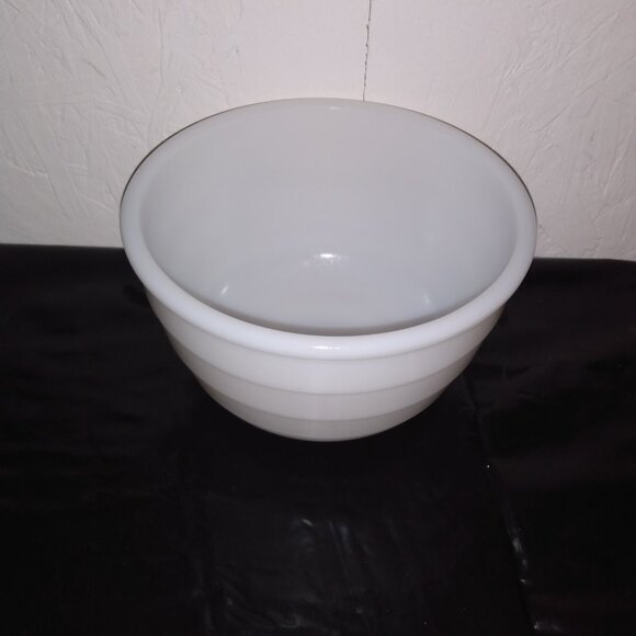 Vintage General Electric (GE) White Ribbed Milk Glass Mixing Bowl - Picture 3 of 8